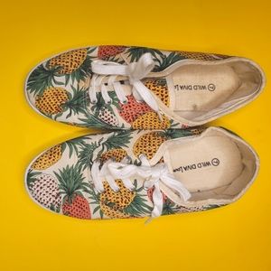 Pineapple lace up sneakers gently used